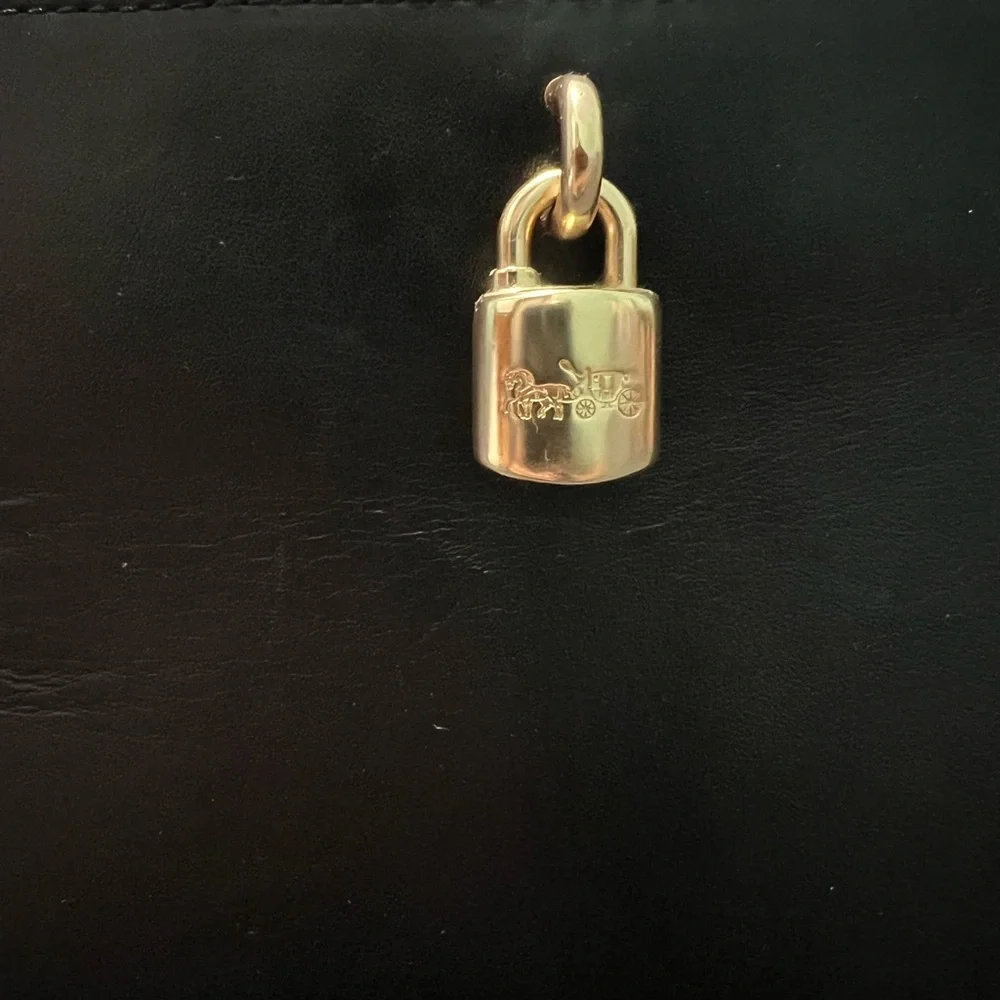 Coach hand bag - Picture 2 of 9